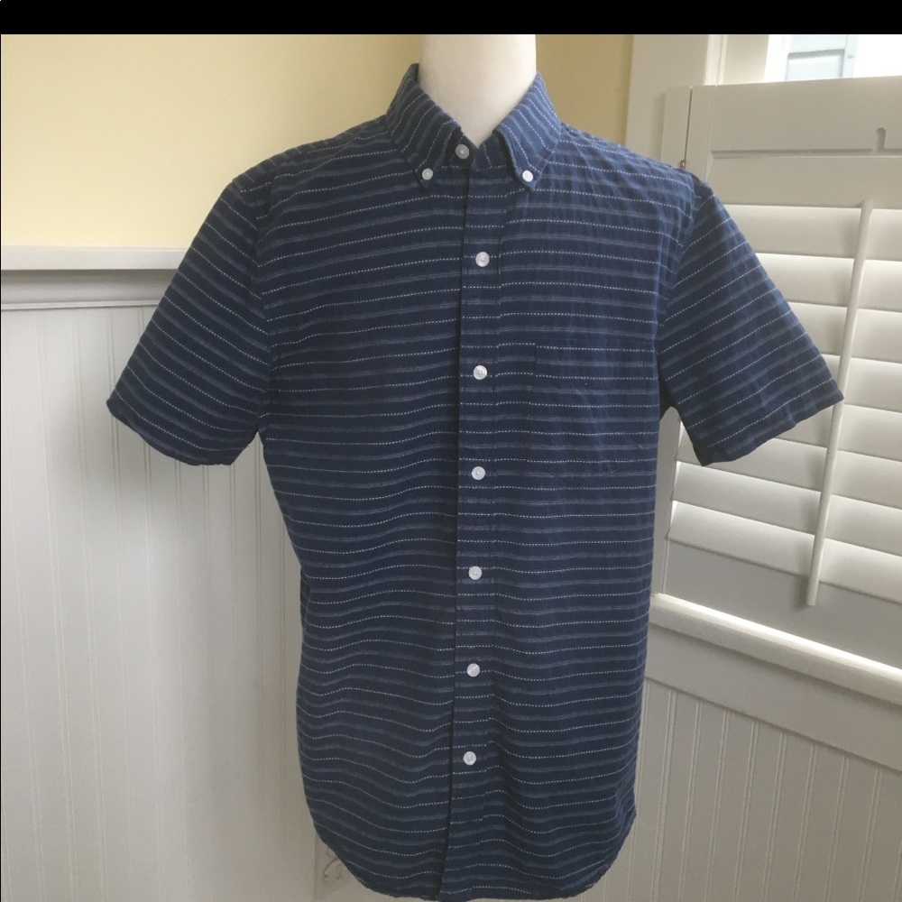 AMERICAN EAGLE NAVY BLUE SHORT SLEEVE BUTTON UP TEE SHIRT / MENS MEDIUM